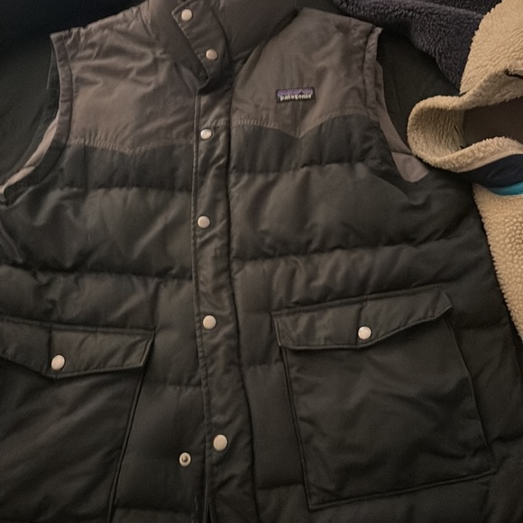 Patagonia jackets jackets are large vest is extra large good condition no burns - Picture 2 of 4